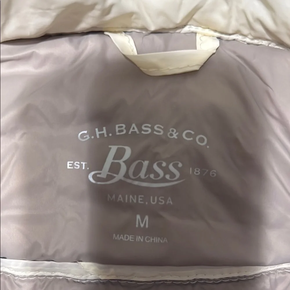 G.H. Bass & Co. White Puffer Jacket with Quilted Design - Picture 3 of 3